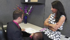 facet z wielką pałą ma ochotę na zgrabną blondyneczkę