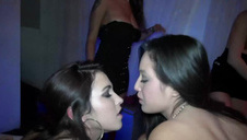 laska na kolanach lubi ostre porno