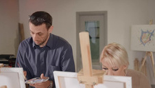 dziewczyna zna się na masowaniu