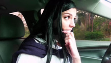 trójka nastolatków w tójkącie