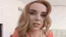 słodka azjatka w obcisłym stroju