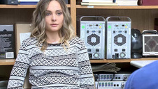 wzięła kutasa między luźne cyce