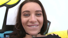 śliczne oczka suczki w bikini