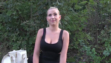 ponętna brunetka z kutasem w tyłku