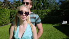 milfetka świntuszy na kamerce w publicznych miejscach