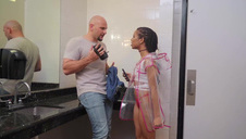 zapłacił nastolatkom bo zawsze marzył o trójkącie