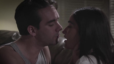 japonka pieści palcem swoją różową szparke