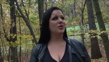 facet lubi jej loczki