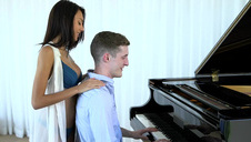 silikonowa mamuśka ssie jego dydola