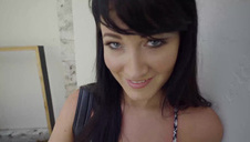 świeża nastolatka sama przed kamerką