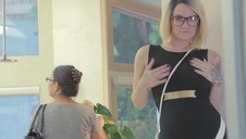 mokry paluszek młodej niuni