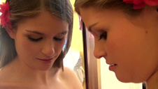 suczita wsadza sobie pluga w dupę