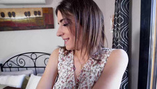 całuśne przyjaciółki zabawiają się w sypialni