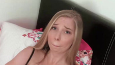 sterczące cyce i pojemny dziobek kuszącej laski