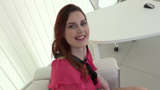 nastolatka w koronkowej bieliźnie