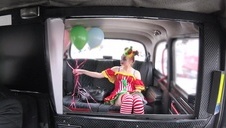 fajna azjatka zrzuca ciuszki