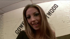 azjatka masuje swoją seks szparkę