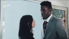 cycata kelly rozbiera się w kuchni