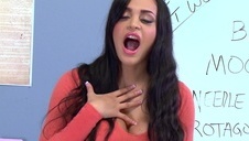 urocza dziewietnacha