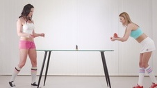 kotka w skórzanym bikini