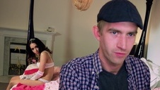 dojrzała amatorka pozuje w mieszkaniu