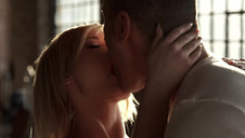 młoda dziewczyna posuwana przez owłosionego starucha