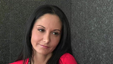 wyjmuje swe wielkie cyce na kastingu