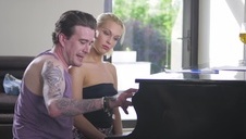 słodka nastolatka lubi wytryski do ust