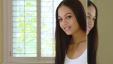 ruda masturbuje się i palu papierocha