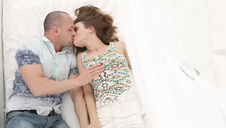 blondynka liże jej słodkie cycuszki