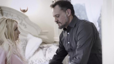 okularnica bierze dużą landarę w usta