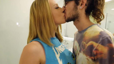 ostra laska ze śliską brzoskwinką