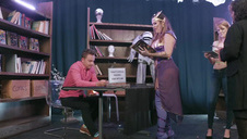 duży dekolt laski w lateksowym ciuszku