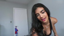 facet z tatuażami rucha dobrą brunetkę