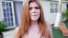 mechanik zapina grubiutką blondynę