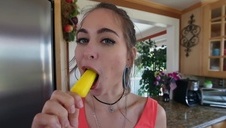 starsza kobieta z niewygolona cipeczka