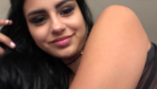 silikonowa blondi w czerwonych pończochach