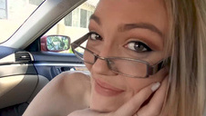 kutas między pośladkami napalonej laski