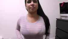 agentka testuje seksowną pałkę