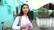 smak kutasa rozpływa się w jej słodkich ustach