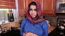 wielka gruba babcia budzi się z palcem w cipce