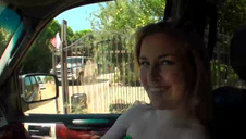 seks z rudą mamuśka na kamienistej plaży