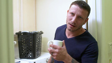 blond laska ciągnie penisa dziadziusiowi