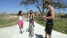 ona cię zaprasza bo chce ci coś pokazać