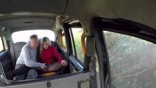 fajna i zgrabna laseczka w basenie