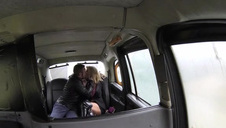 penis wypełnia jej gładką szpareczkę