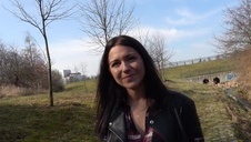 laseczka rozdziewicza kolegę