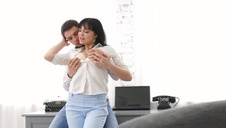 młoda duperka stawia wszystko na soczysty orgazm