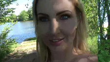 jego żona ma bardzo fajne cycuszki