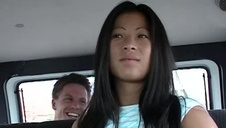 ruda panienka posuwana na pieska na materacu